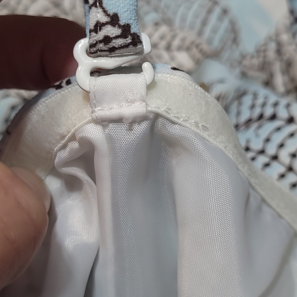 H&M jumpsuit, blue and brown leaf print, cropped length, convertible straps - Picture 9 of 16